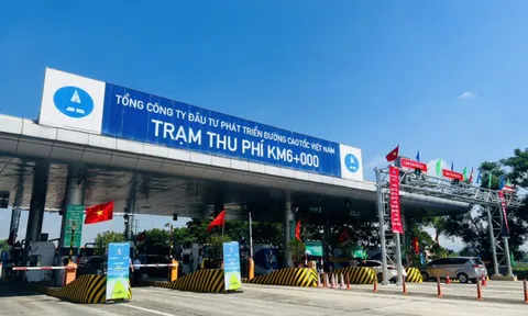 Ngày đầu cao tốc Nội Bài-Lào Cai chỉ thu phí không dừng, nhiều xe không đủ tiền trong tài khoản