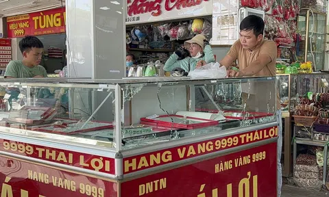 Kẻ dùng súng cướp 2 tiệm vàng ở Huế là cán bộ trại giam