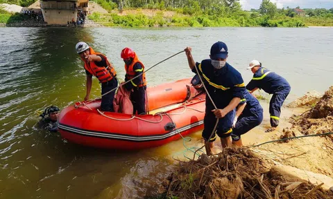 Để lại xe máy, thanh niên 21 tuổi nhảy cầu tự tử