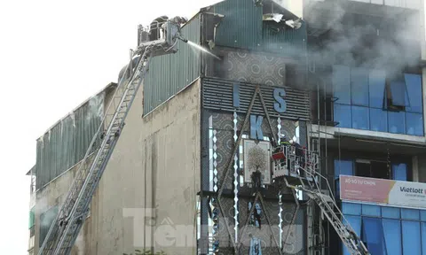 Cận cảnh hiện trường vụ cháy ở quán karaoke trên đường Quan Hoa làm ba cảnh sát hy sinh