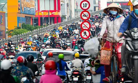 "Đặc sản" kẹt xe tứ phía ở TP.HCM trở lại: Sáng mệt mỏi đến công ty, chiều nhích từng chút một về nhà