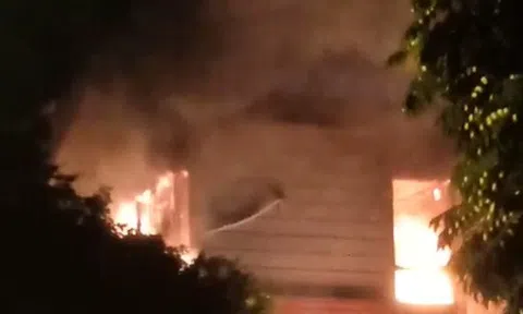 Cháy dữ dội tại căn nhà 3 tầng ở Hà Nội