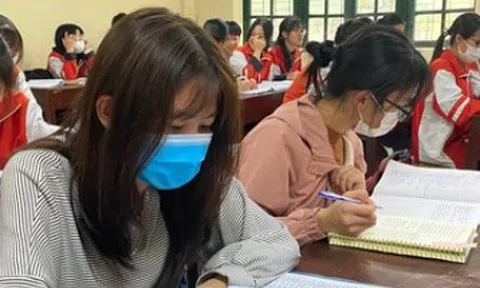 Nóng: Lịch sử thành môn bắt buộc, trường THPT bỏ chia nhóm môn