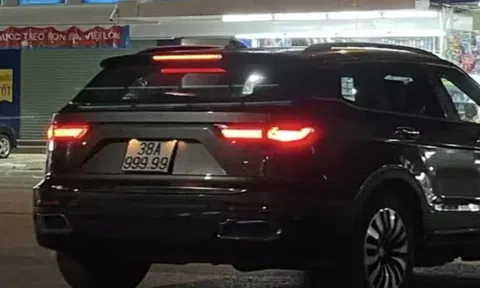 Xe biển giả ngũ quý 9 ngang nhiên đi trên phố Hà Tĩnh