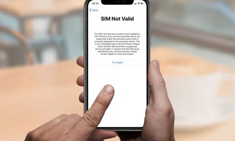 Đối mặt với án tù 165 năm vì mở điện thoại khóa mạng
