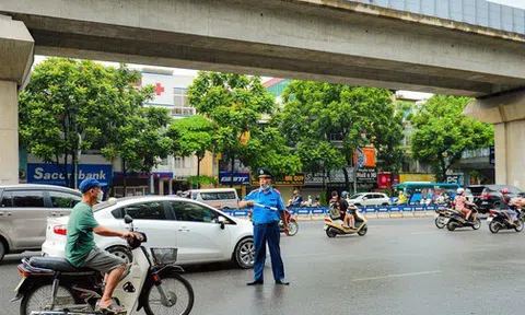 Bỡ ngỡ ngày đầu tách làn ôtô, xe máy trên đường Nguyễn Trãi
