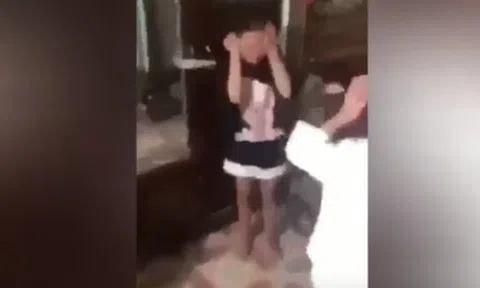 Xôn xao clip nữ sinh THCS bị bạn tát tới tấp vào mặt