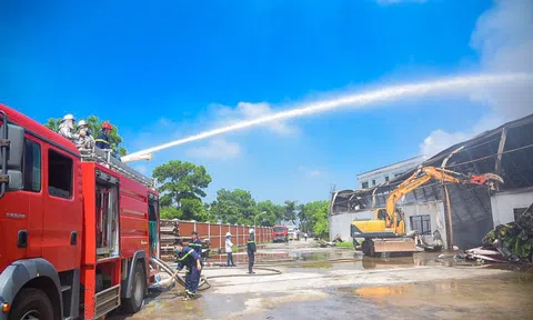 Cháy lớn xưởng rộng gần 5.000 m2 trong khu công nghiệp