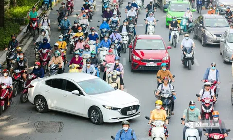 Nhiều phương tiện vẫn "lạc lối" sau 3 ngày phân làn đường Nguyễn Trãi