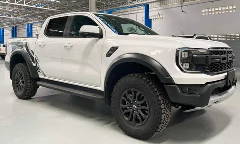 Soi thực tế Ford Ranger Raptor 2022 được người dùng Việt Nam chờ đợi