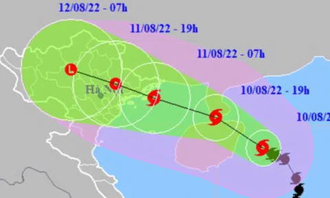 Bão số 2 di chuyển rất nhanh áp sát Bắc Bộ, gây mưa lớn trên diện rộng
