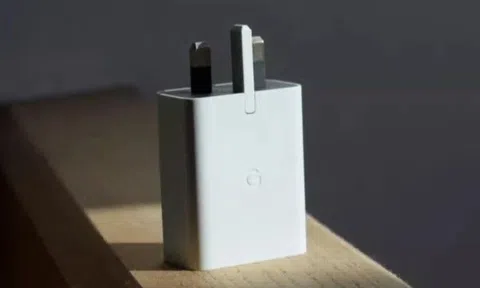 Đã đến lúc các hãng dừng độc quyền chuẩn sạc