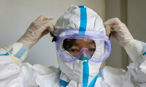 Lương nhân viên y tế, giáo dục thấp, cải cách theo hướng nào?