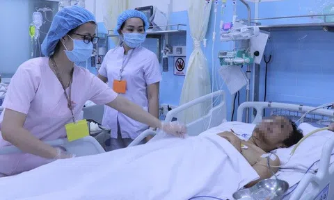 Mất bao lâu ngộ độc rượu methanol xảy ra?