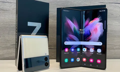 Samsung Galaxy Z cần gì để cạnh tranh sòng phẳng với iPhone