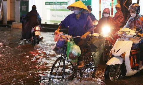 Bão số 2 gây mưa 'kỷ lục' ở Hà Nội