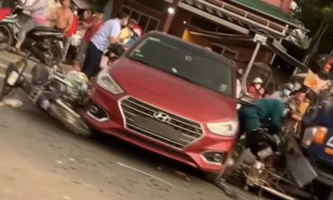 CLIP: 10 ôtô và xe máy tông liên hoàn nằm la liệt ở Đồng Nai, 1 người chết