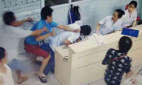 Bác sĩ bị hành hung: Làm sao giữ thầy thuốc ở lại viện công?