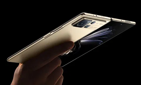 Điện thoại gập đời 2 của Xiaomi mỏng hơn thế hệ trước 30%