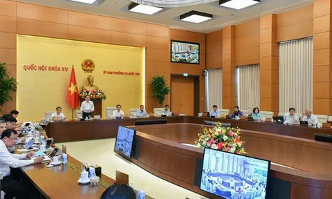 Vợ cầm thẻ ATM của chồng có phải là bạo lực gia đình?