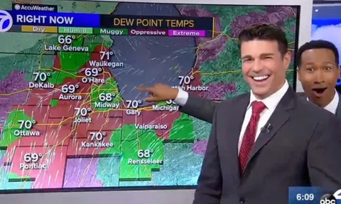 MC thời tiết ngạc nhiên khi biết màn hình có cảm ứng