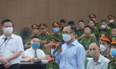 Bị truy hỏi, cựu Bí thư Trần Văn Nam quay sang nói với thuộc cấp 'phải dũng cảm, làm sai thì nhận'