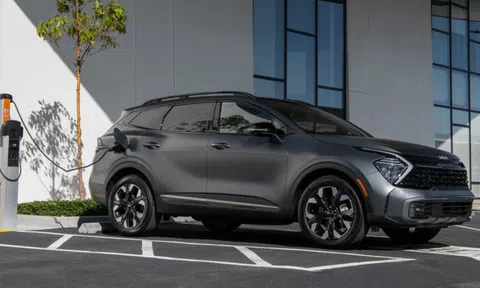 Kia Sportage PHEV 2023 'cắm điện' sạc pin, giá gần 1 tỉ đồng