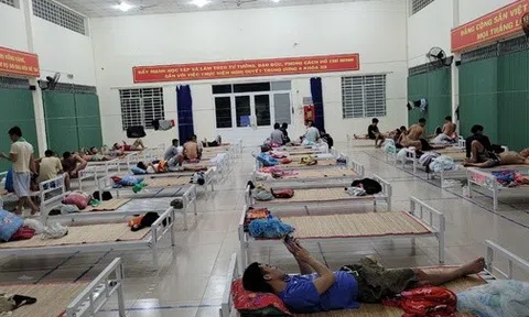 NÓNG: Hàng chục người cùng bơi sông trốn khỏi casino ở Campuchia