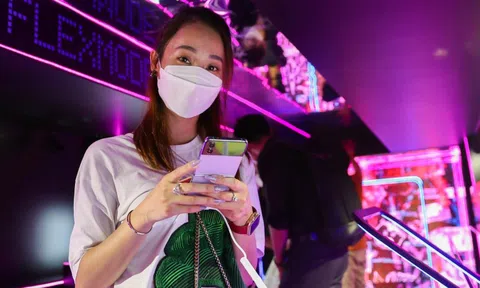 Giới trẻ hào hứng trải nghiệm Z Fold4 và Z Flip4 tại Flex Studio