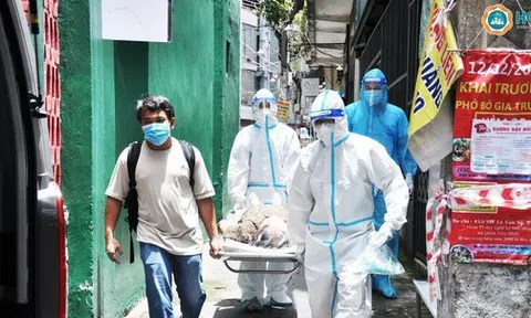 Khủng hoảng trong ngành Y: Cán bộ, viên chức nghỉ việc hàng loạt