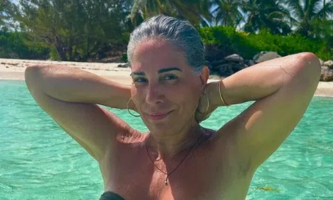 Sao 'Quyền được yêu' tận hưởng cuộc sống ở tuổi 58