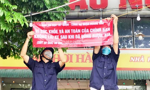 Một quận ở Hà Nội lập tổ “xe ôm” miễn phí đưa người nhậu say về nhà