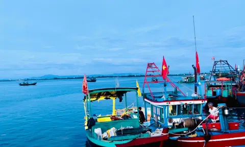 2 thuyền cá cùng 9 ngư dân gặp nạn trên vùng biển Hà Tĩnh