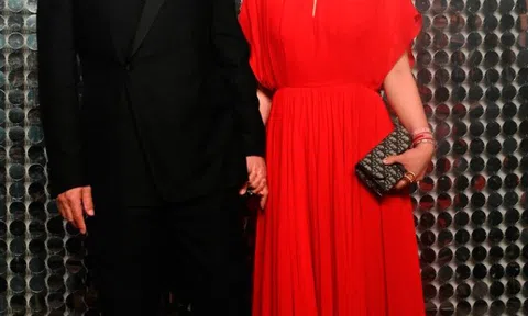 Vợ giúp tài tử Hong Kong vực dậy sau phá sản