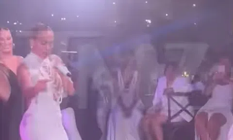 Jennifer Lopez chỉ trích khách dự đám cưới