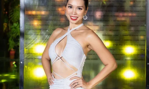 Siêu mẫu Hà Anh diện váy cắt xẻ sau ồn ào mặc phản cảm