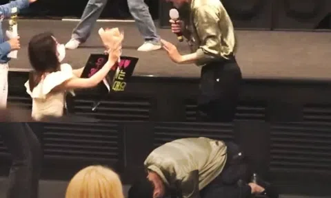 Tài tử Jung Woo Sung được fan kém 30 tuổi cầu hôn