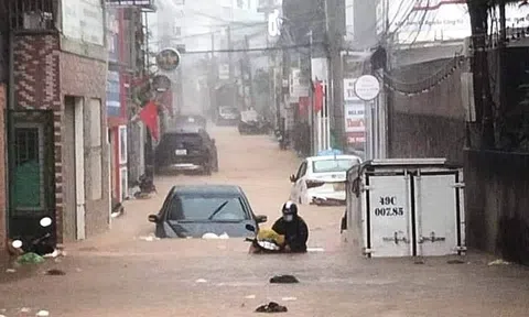 Ngày đầu nghỉ lễ 2-9: Đà Lạt ngập nặng sau mưa lớn