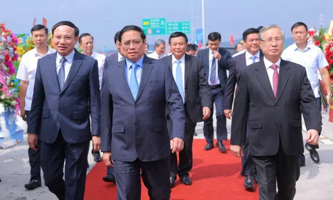 Thủ tướng cắt băng khánh thành cao tốc Vân Đồn - Móng Cái