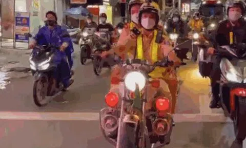 Hàng loạt ô tô chạy vào làn dừng khẩn cấp trên tuyến cao tốc TP HCM - Long Thành - Dầu Giây