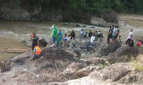 2 thiếu nữ rơi xuống thác nước mất tích