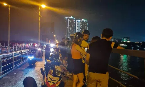 Hé lộ nguyên nhân đôi nam nữ nhảy cầu Long Biên