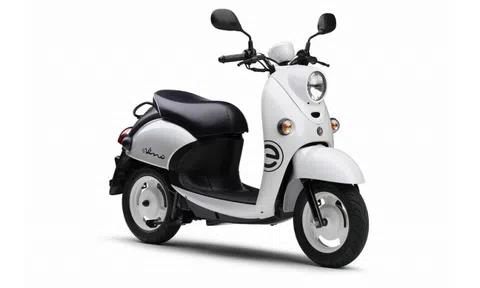 Xe máy điện Yamaha e-Vino 2023 di chuyển 32 km sau khi sạc đầy pin