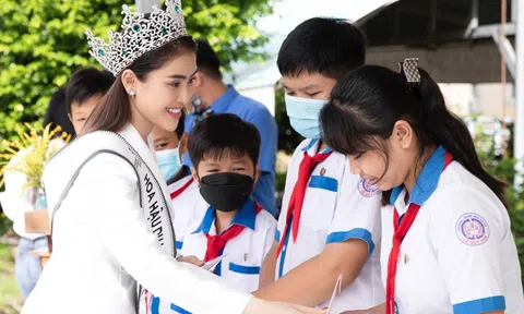 Hoa hậu Lý Kim Thảo tích cực làm từ thiện sau đăng quang