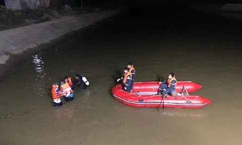 Ra đồng tôm chơi, 3 nữ sinh chết đuối thương tâm