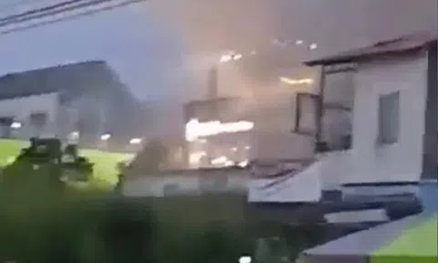 TRỰC TIẾP: Cháy quán karaoke ở Đồng Nai, cảnh sát PCCC đục tường cứu người