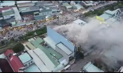 CLIP: Cảnh sát PCCC Đồng Nai thông tin về vụ cháy quán karaoke, 30 người tháo chạy