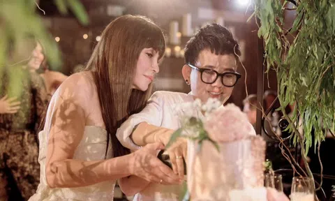 Thanh Hà - Phương Uyên tung ảnh đám cưới lãng mạn tại Mỹ