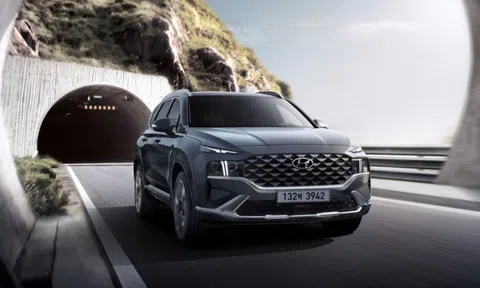 Hyundai Santa Fe 2023 cải tiến nhiều tính năng, giá tăng mạnh