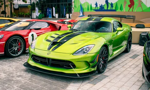 Dodge Viper ACR Snakeskin độc nhất Việt Nam, xe số sàn giá trên 20 tỉ đồng
